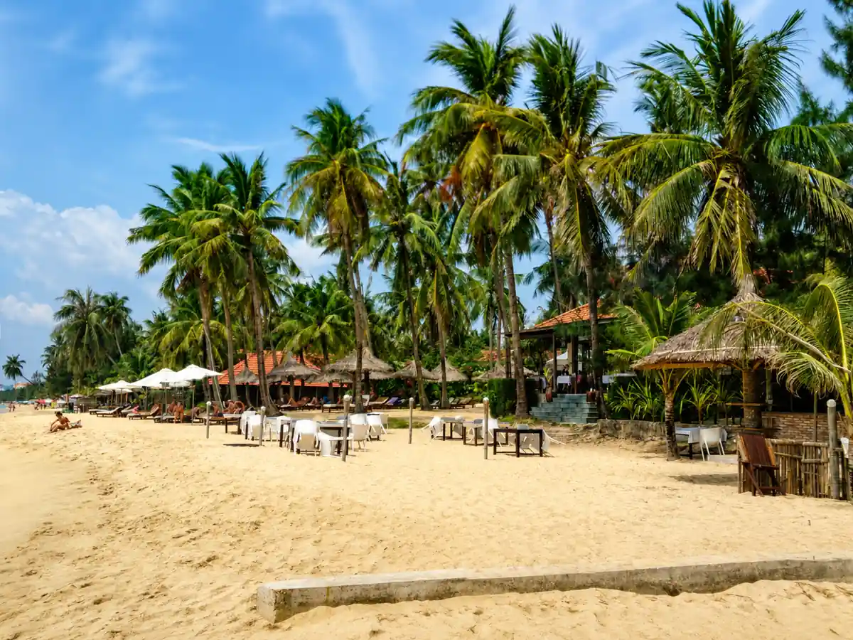 Bãi Dài gần khách sạn